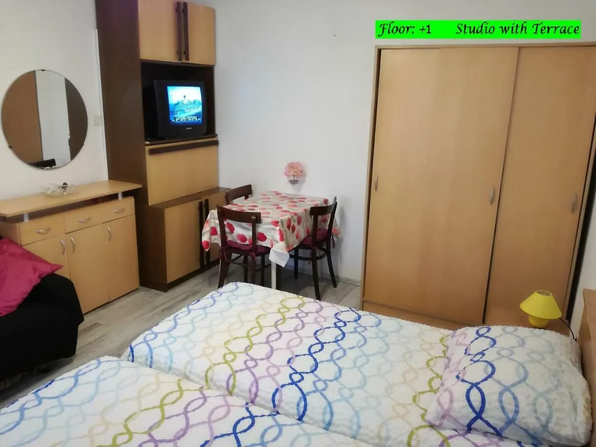 Vile Park Studio Apartments 포레치 0*,